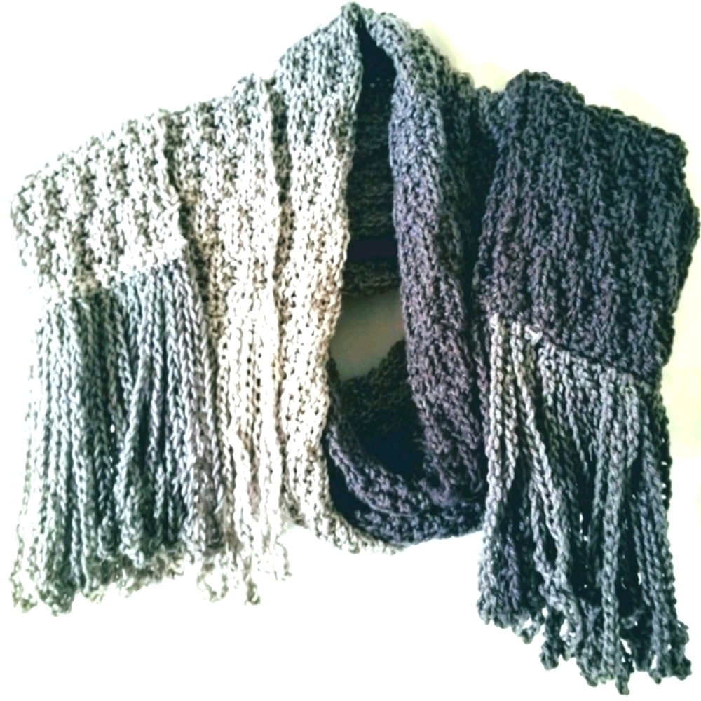 Elegant Gray Knit Scarf